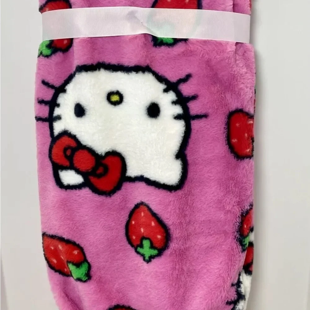 Hello kitty throw blanket